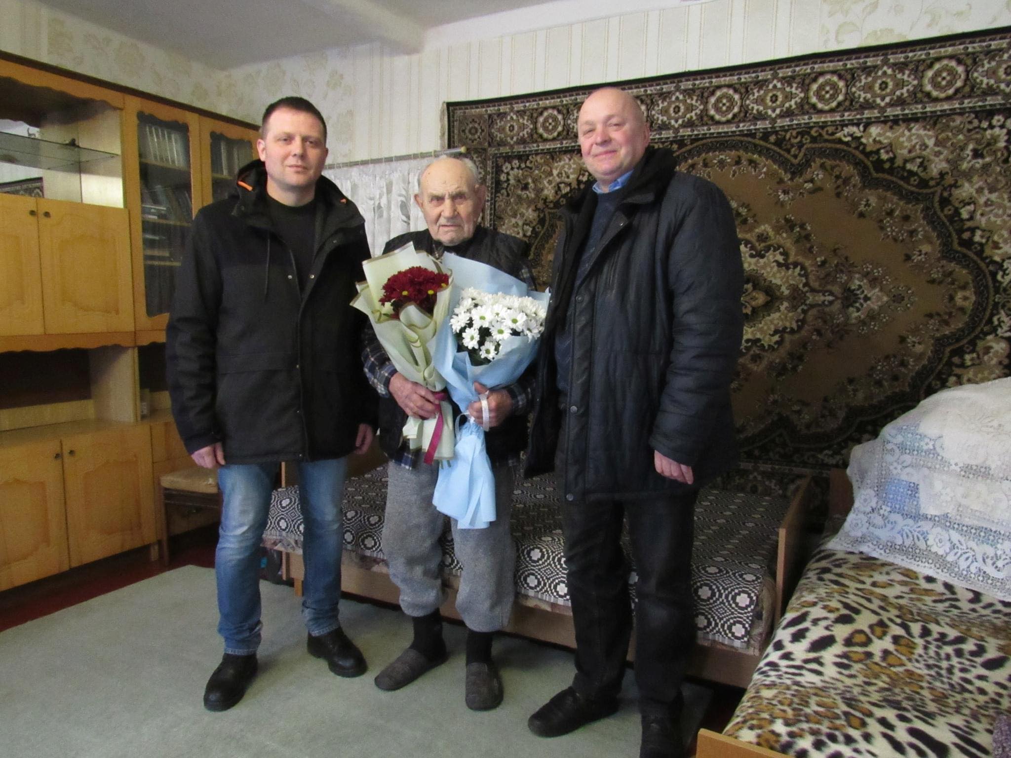 Новини громад області: хочуть перейти до сортування сміття, поповнюють автопарк, шанують столітніх ювілярів