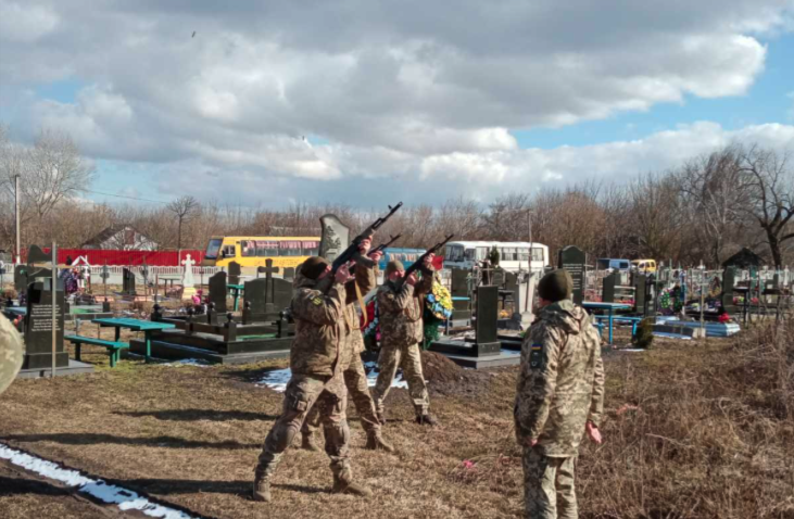 Поховали двох бійців: загинули у бою на Донеччині та Луганщині
