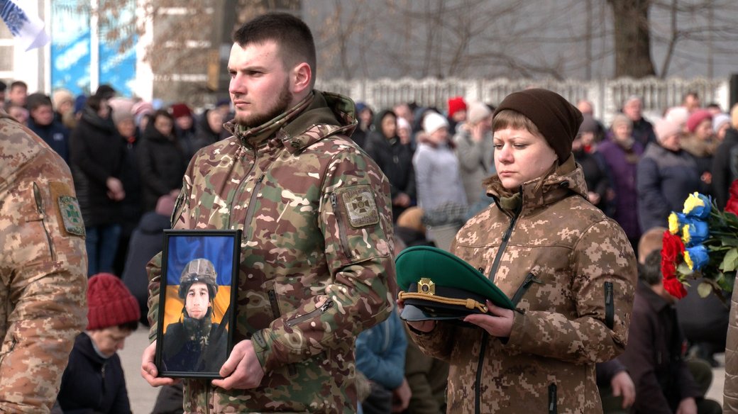 Зник безвісти після бою біля Чернігова: у громаді попрощалися із прикордонником, якого шукали майже рік