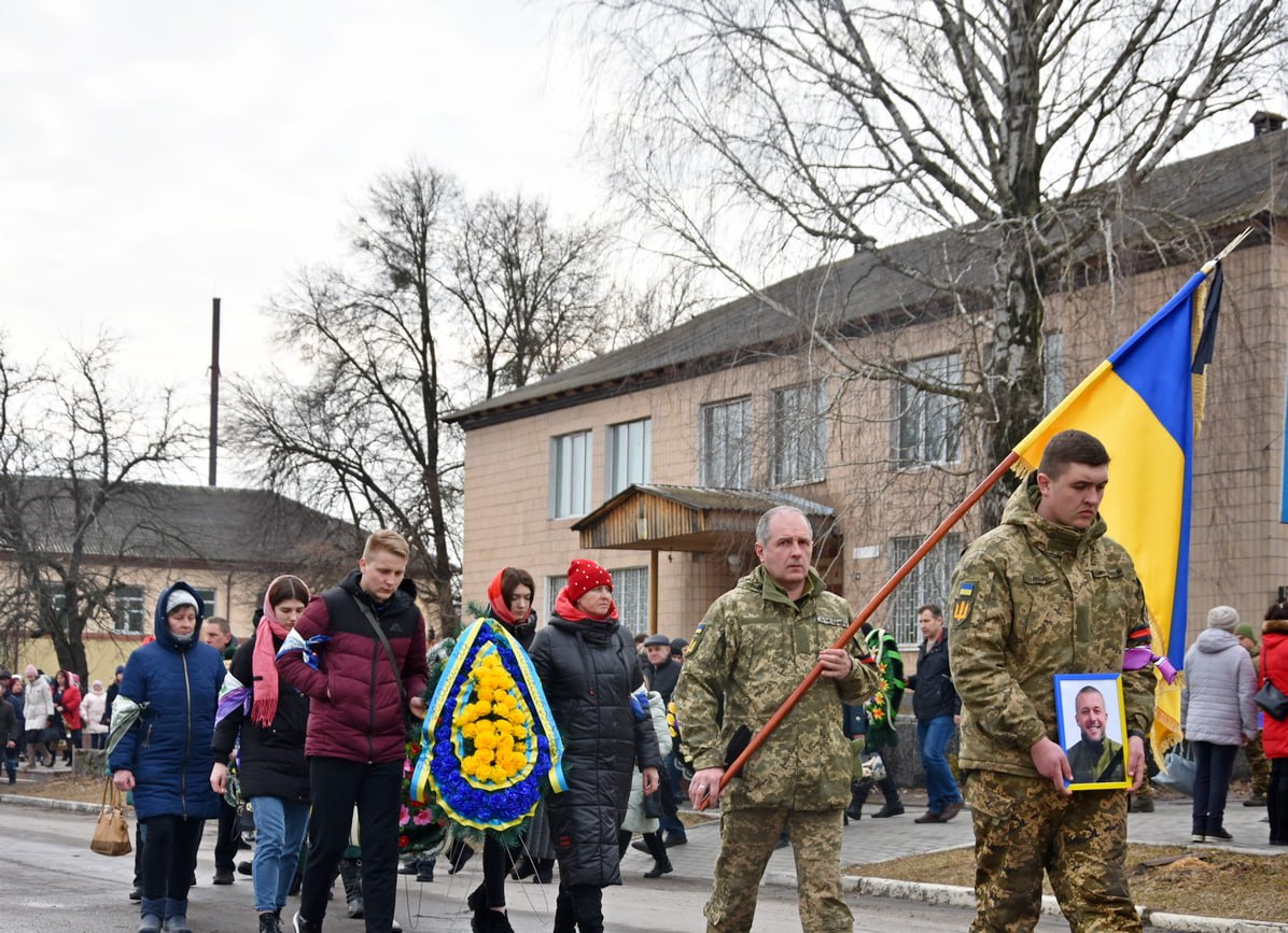 Загинули у бою: у трьох громадах прощались із загиблими бійцями ЗСУ