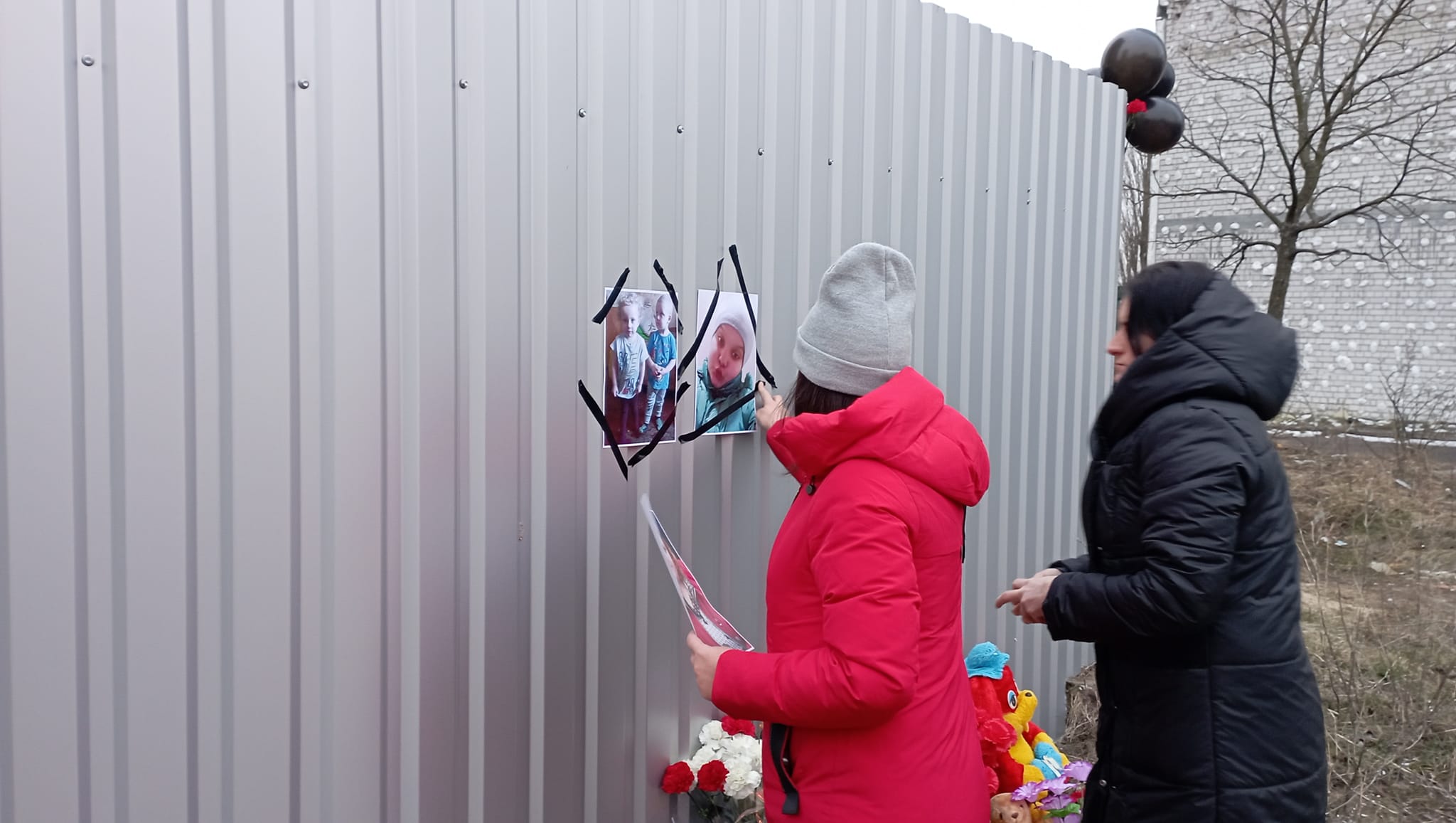 Загинула родина з маленькими дітьми: рік потому у Чернігові вшанували загиблих у гуртожитку на ЗАЗі