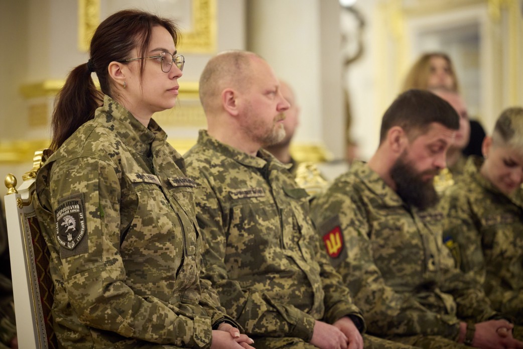 Чернігів та Україну боронять і захисниці: юристка-молодший сержант отримала орден з рук Зеленського