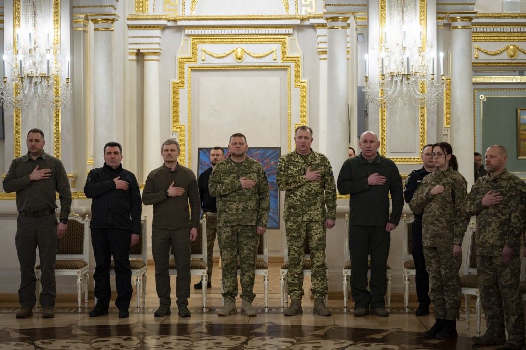 Чернігів та Україну боронять і захисниці: юристка-молодший сержант отримала орден з рук Зеленського