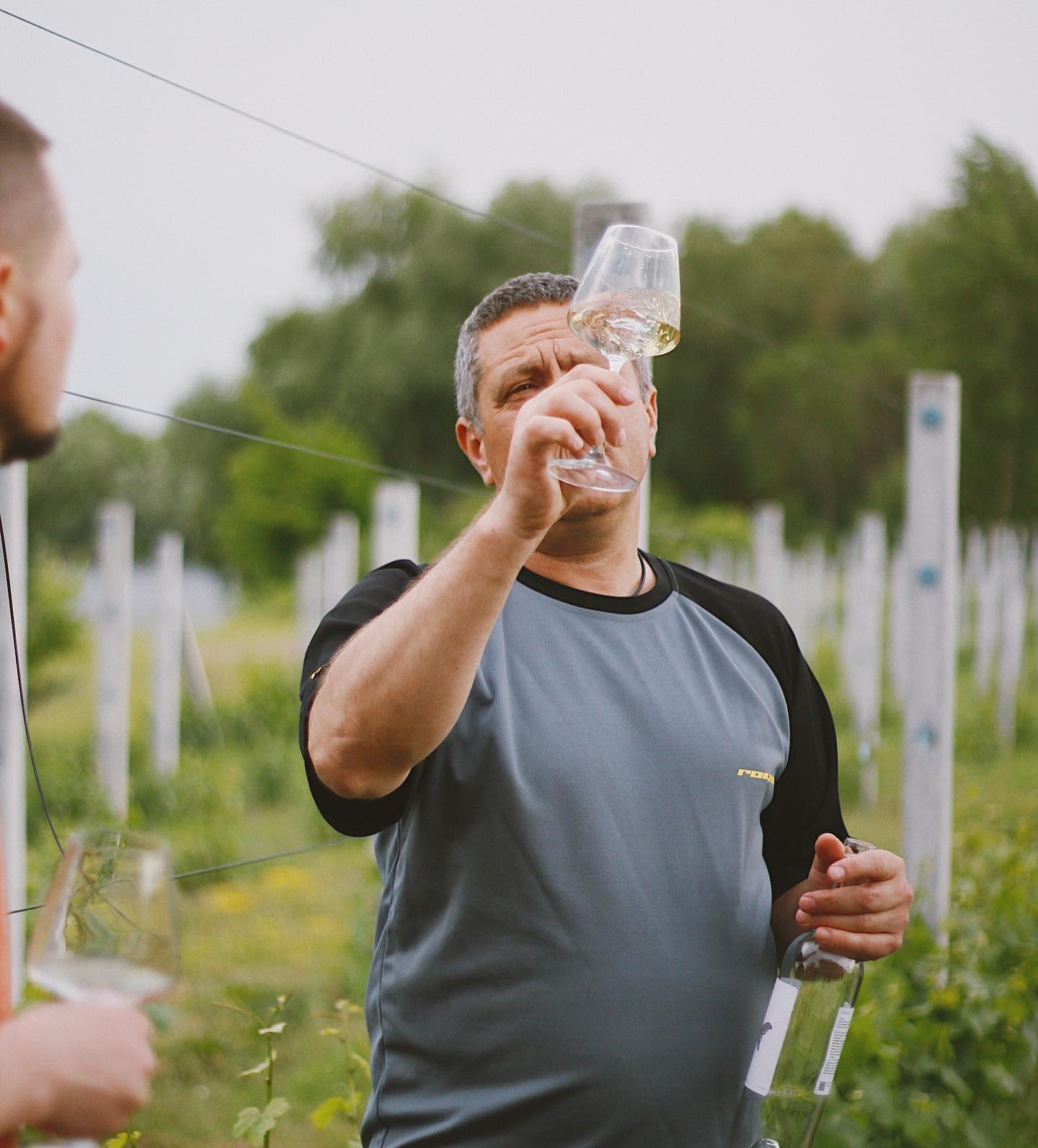 Мегапопулярний блогер …буквально кількома реченнями розрекламував Чернігівщину і її вино!