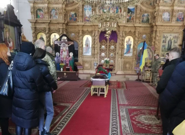 Захисники Чернігівщини та Донеччини: у громадах поховали загиблих бійців