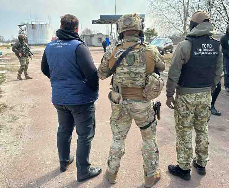 Робили бізнес і не боялися обстрілів – у прикордонні Чернігівщини викрили масштабне нелегальне виробництво дизпалива
