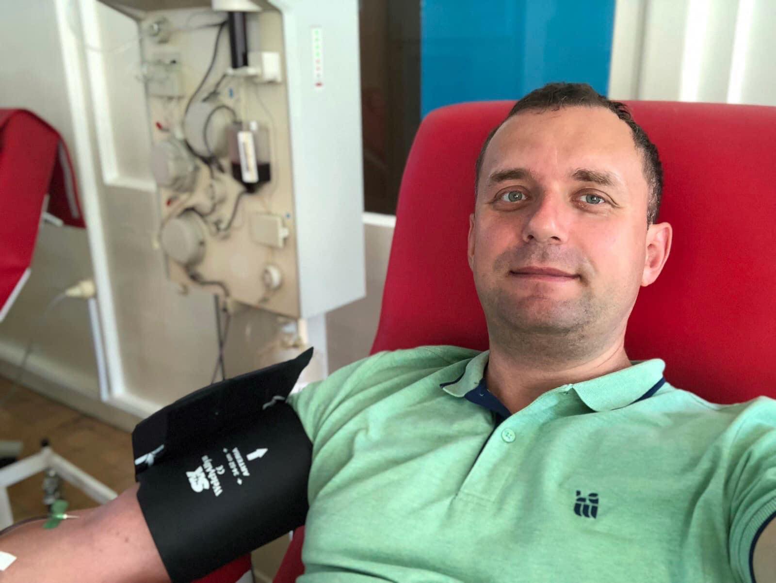 Чернігівська пара супердонорів разом здає кров і вже врятувала сотні життів