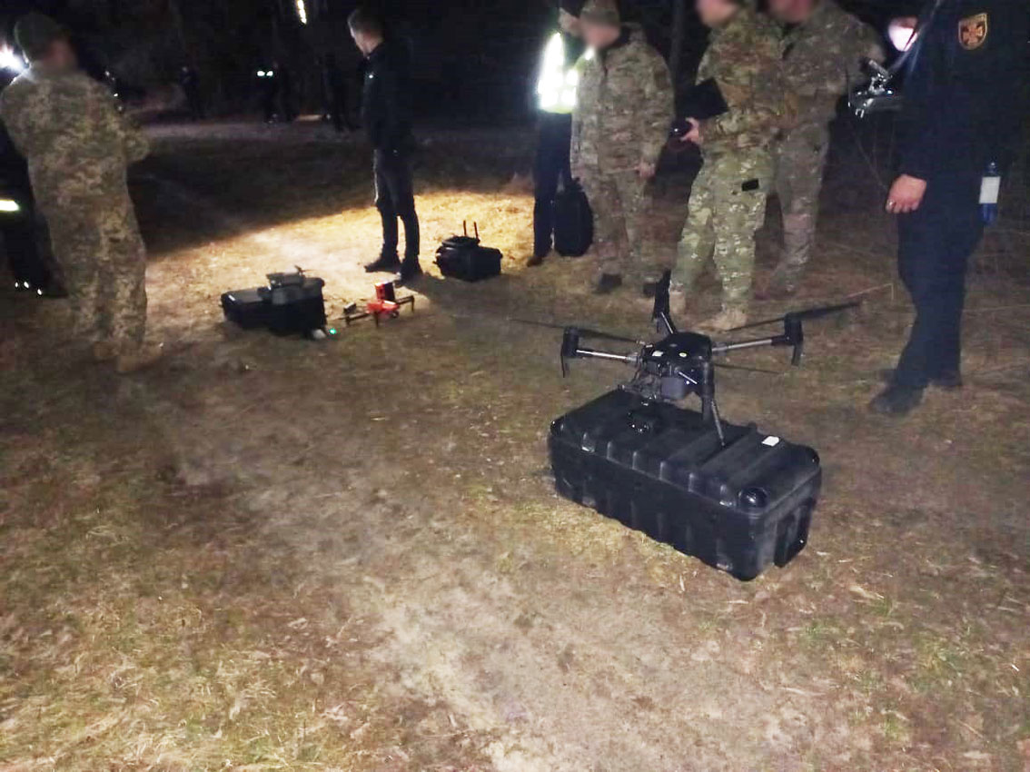 З кінологами та квадрокоптерами – на Чернігівщині шукали зниклу дворічну дитину