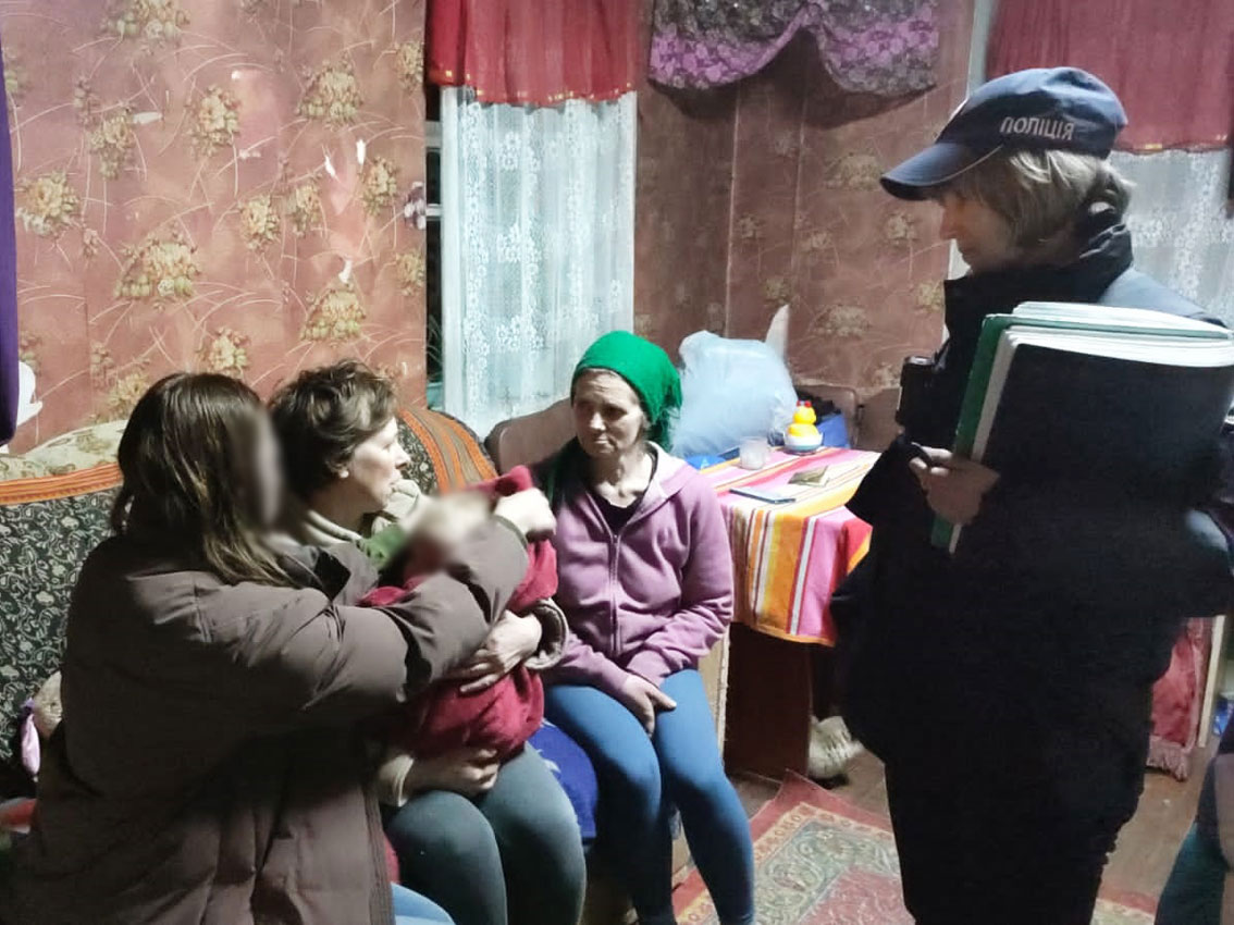 З кінологами та квадрокоптерами – на Чернігівщині шукали зниклу дворічну дитину
