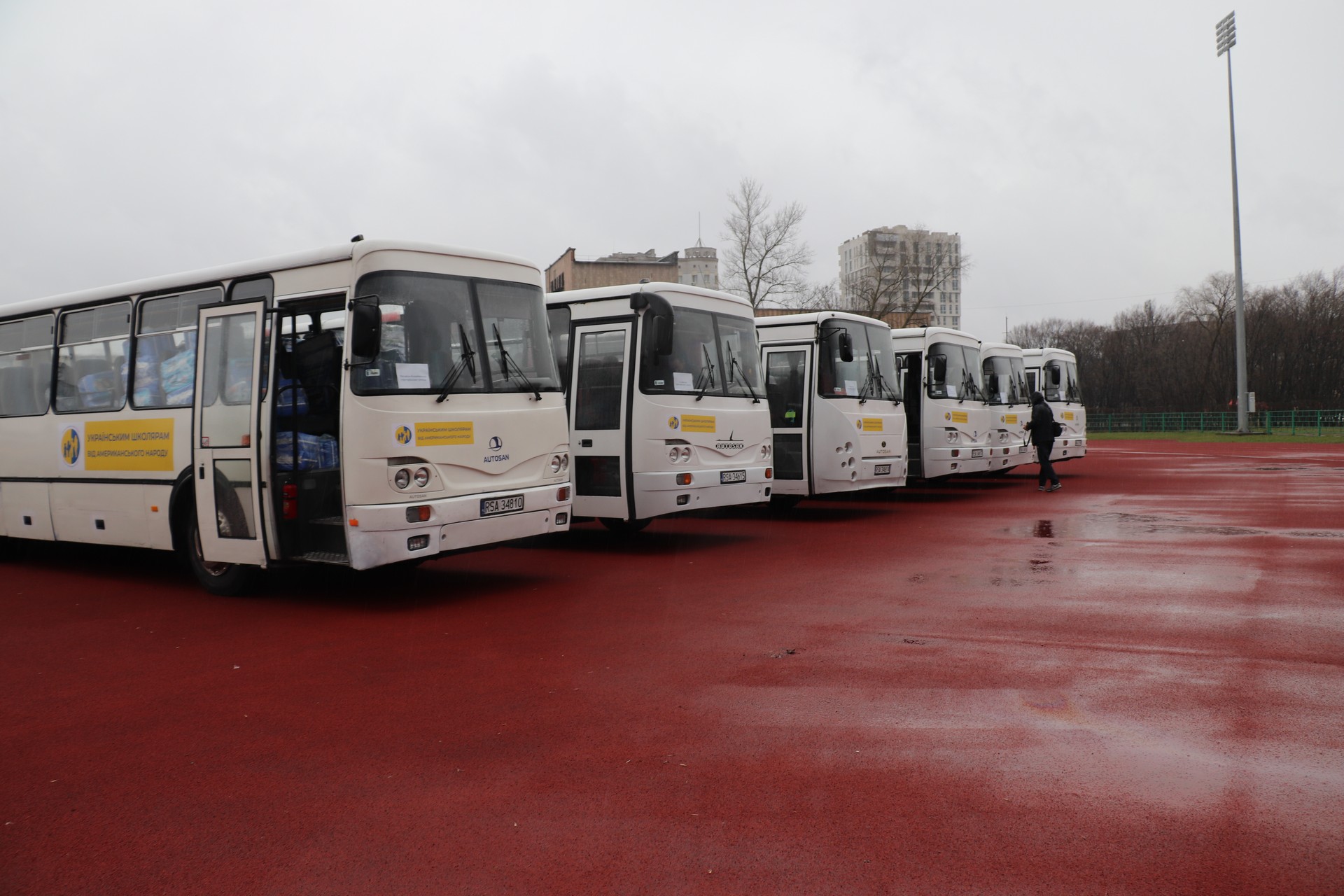 Громадам Чернігівщини передали 6 шкільних автобусів: кому пощастило?