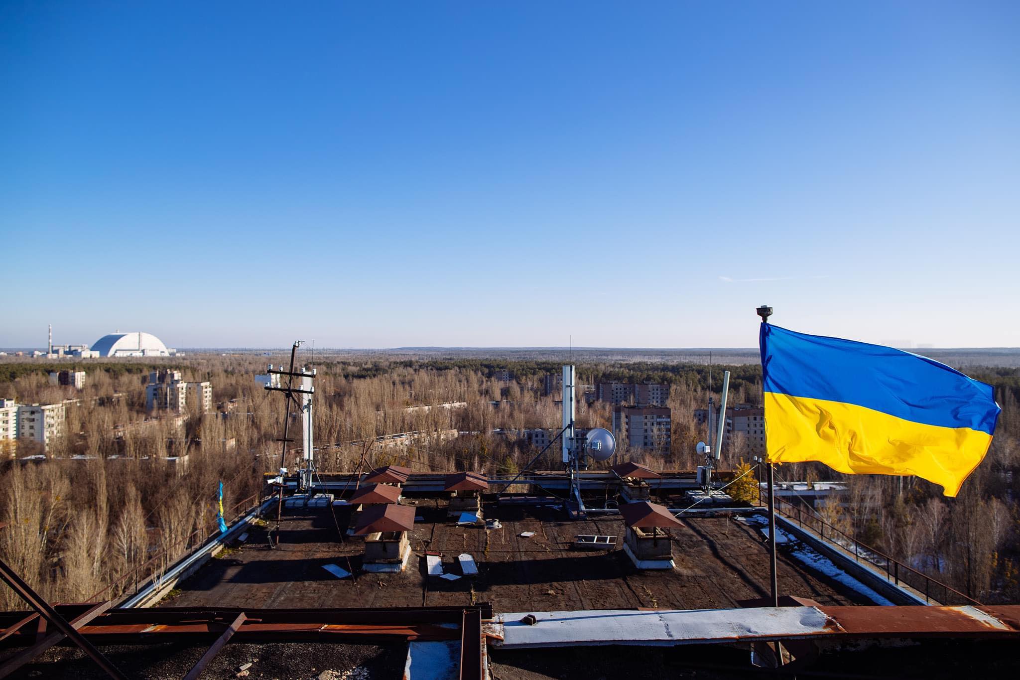 На ЧАЕС розказали, як рік тому росіяни пробували зривати прапори України - палили зі зброї
