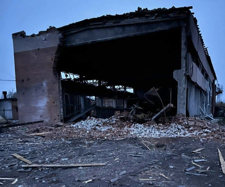 Росіяни розбомбили підприємство на півночі Чернігівщини