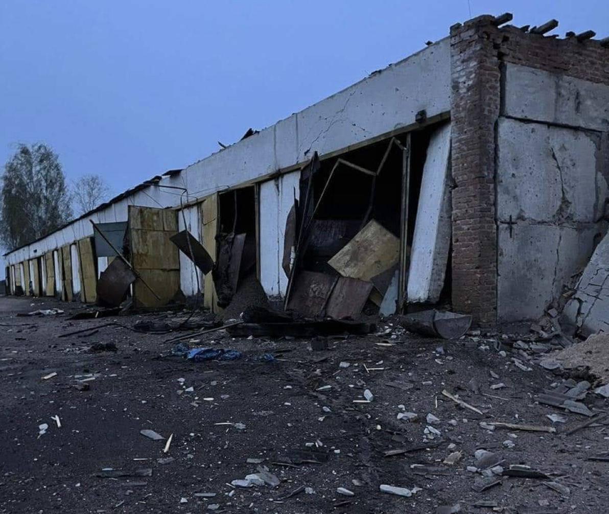 Росіяни розбомбили підприємство на півночі Чернігівщини