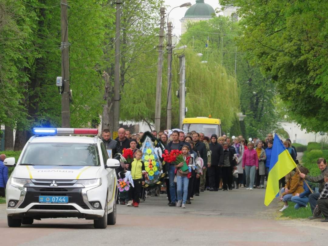 У прикордонній громаді поховали двох бійців, які загинули в бою на Донеччині