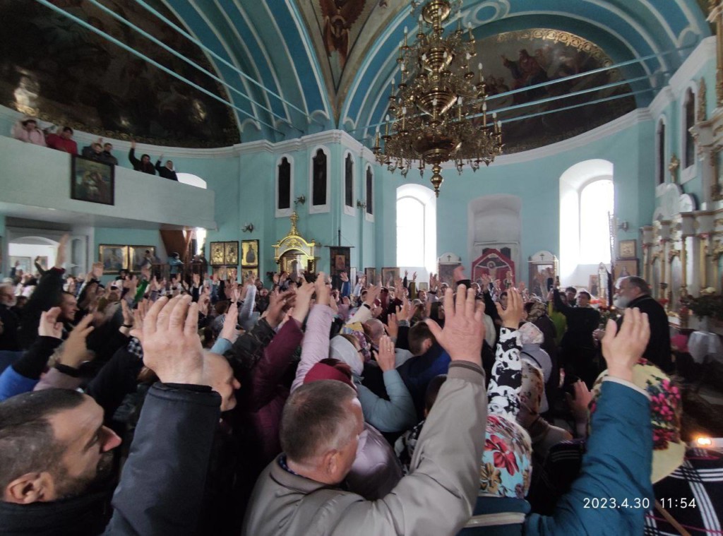 ПЦУ чи УПЦ МП: за ким Свято-Троїцький храм у Носівці?