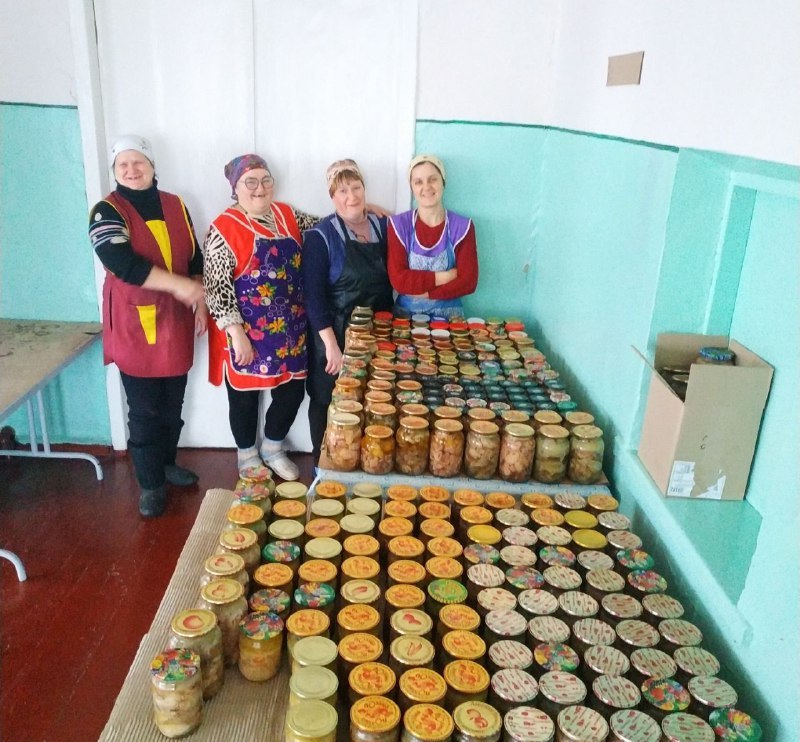 У Прохорах готують каші та м'ясні п'ятихвилинки для воїнів