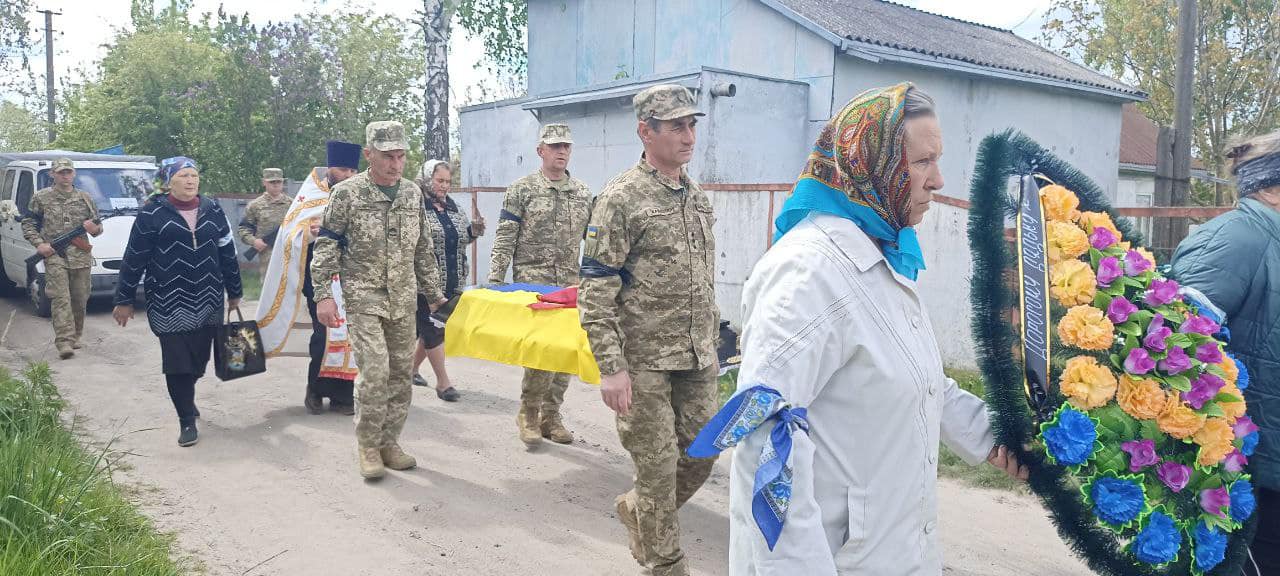 У Менській громаді та Прилуках поховали загиблих бійців ЗСУ