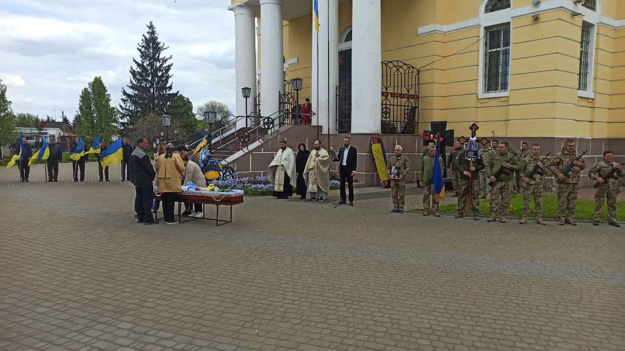 У Менській громаді та Прилуках поховали загиблих бійців ЗСУ