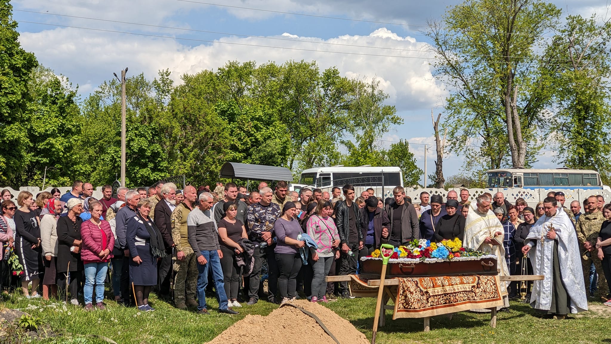 На Чернігівщині поховали бійців ЗСУ, які загинули на Луганщині та Запоріжжі