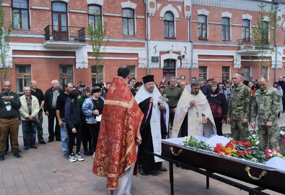 На Чернігівщині поховали бійців ЗСУ, які загинули на Луганщині та Запоріжжі