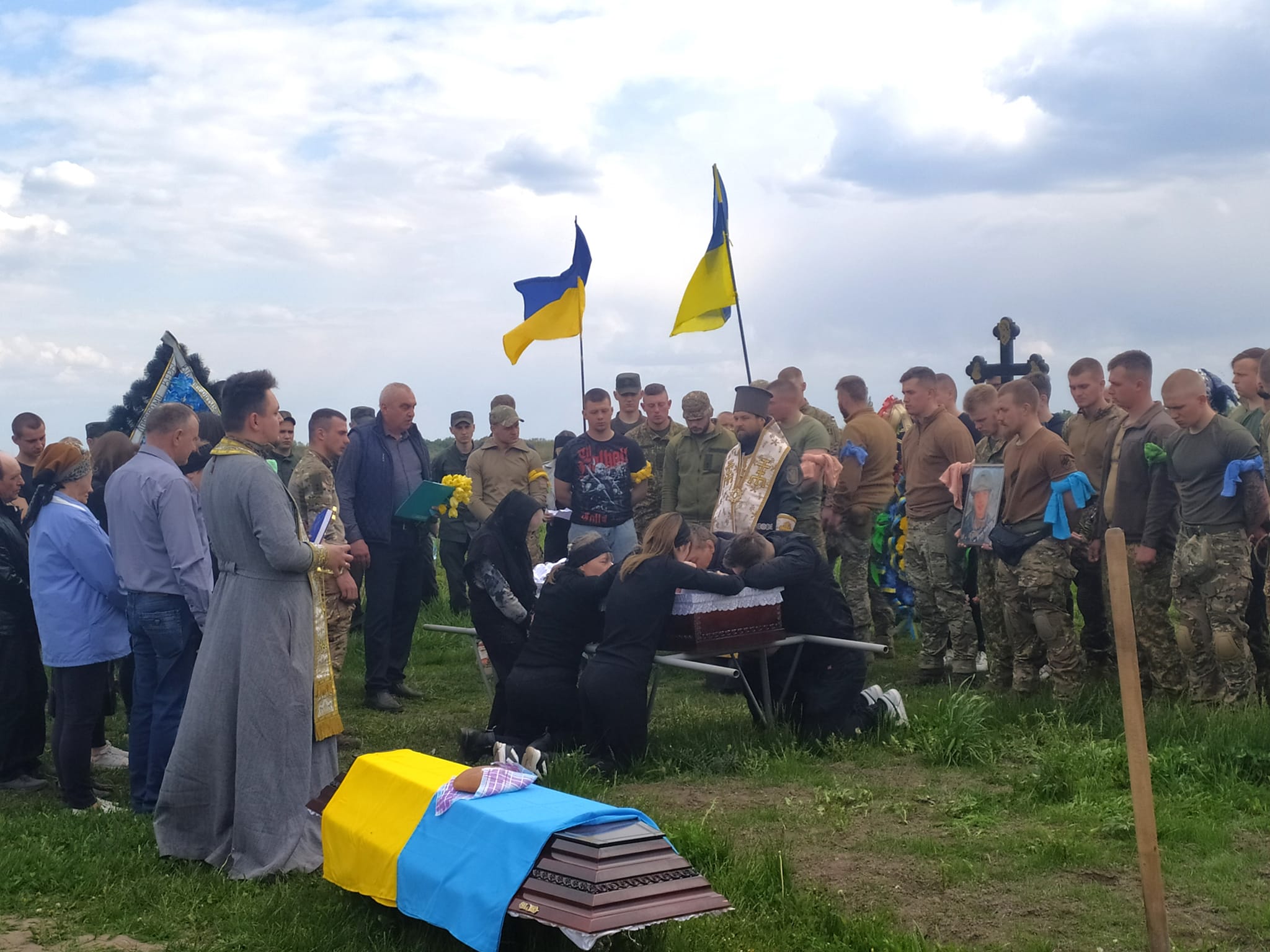 На Чернігівщині поховали бійців ЗСУ, які загинули на Луганщині та Запоріжжі