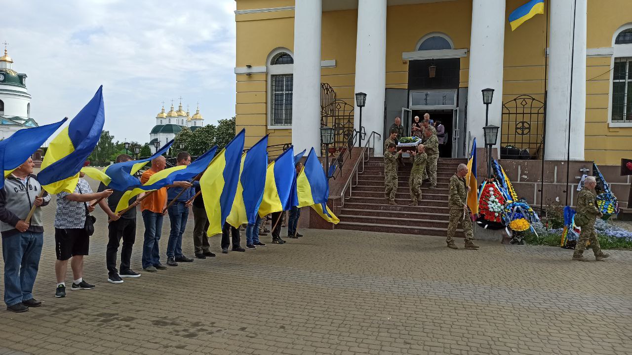 Загинули у бою: на Чернігівщині поховали двох солдатів ЗСУ