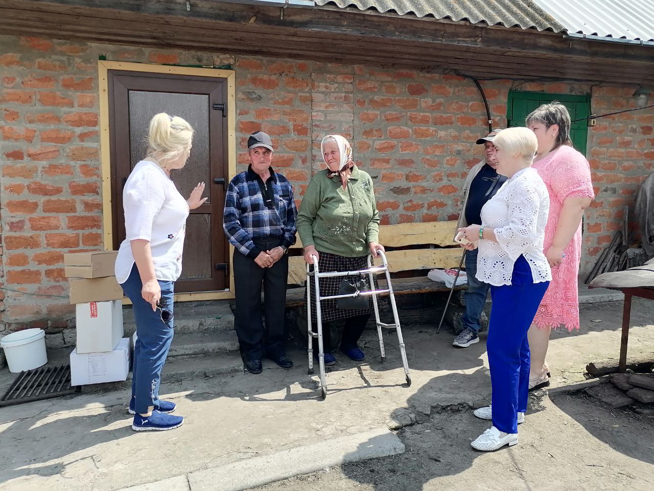Шведське подружжя подарувало будинок для пенсіонерів з Ічнянщини