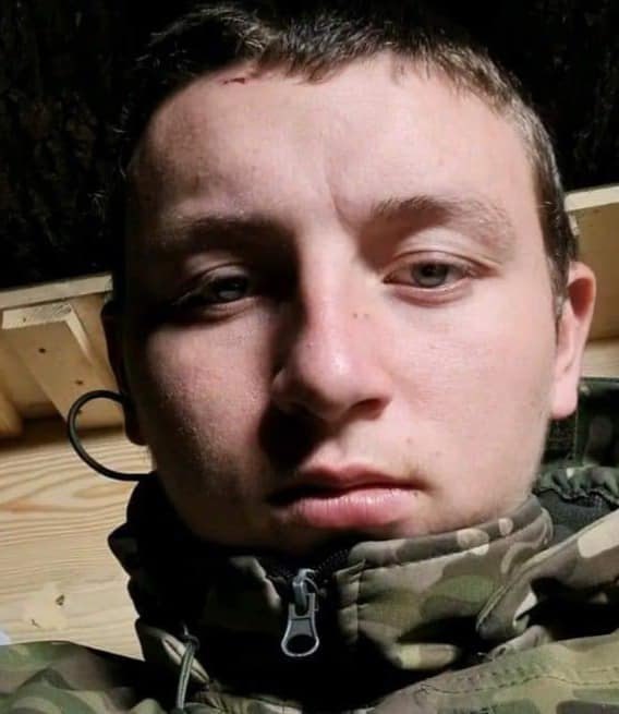 Двох загиблих на війні бійців поховали на Чернігівщині, одному - 19 років
