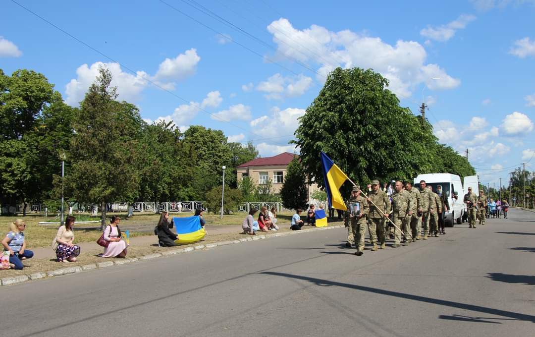 На Чернігівщині попрощались із воїном-сапером: загинув від обстрілу на Донеччині