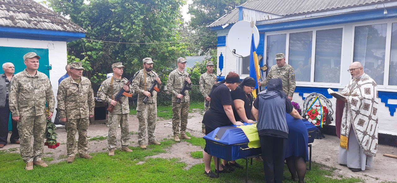 У громадах поховали трьох загиблих у боях бійців ЗСУ