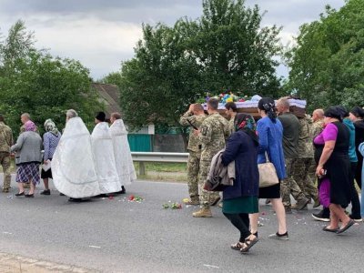 У громадах поховали трьох загиблих у боях бійців ЗСУ