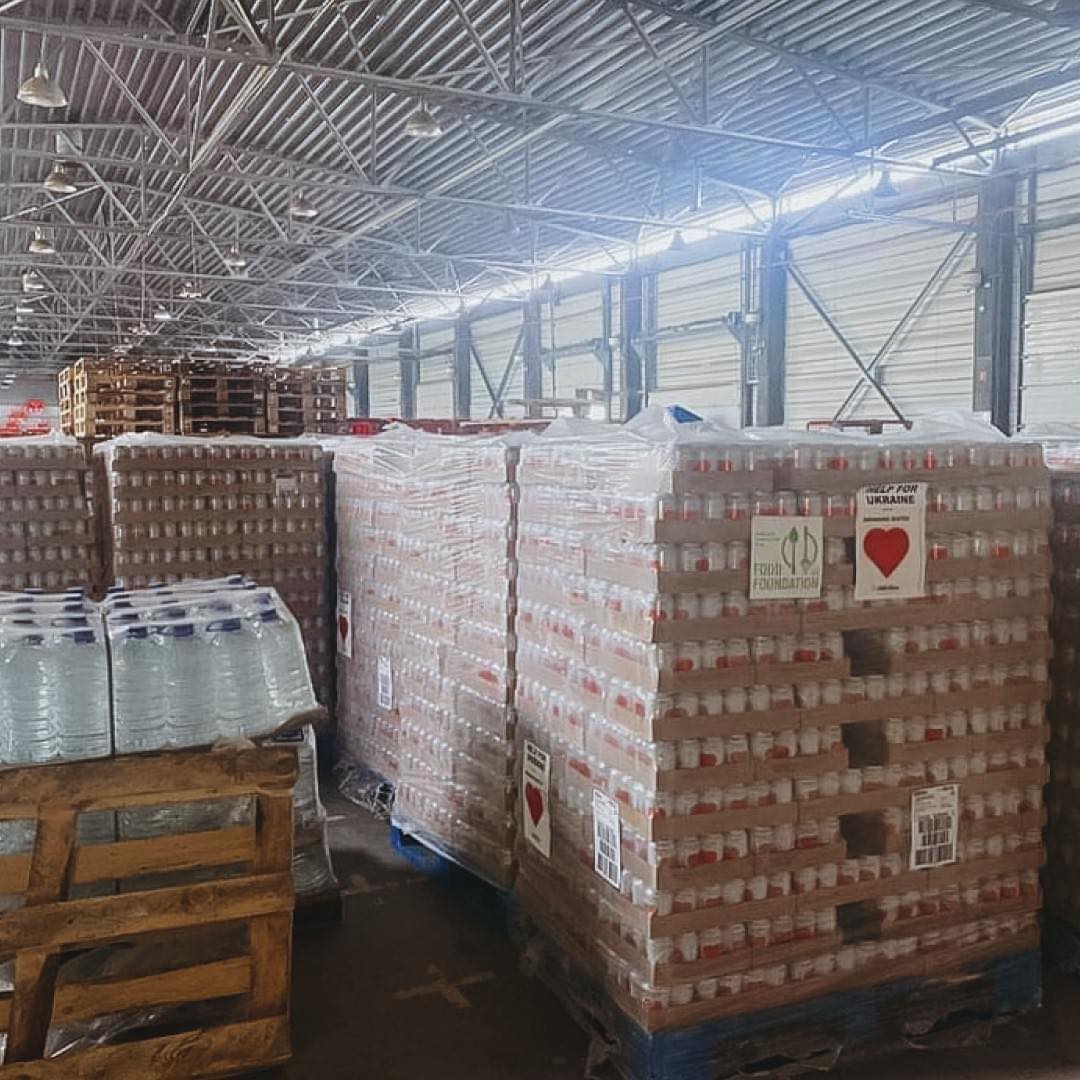 10 тонн питної води під брендом «Чернігівське» відправили для постраждалих Херсону