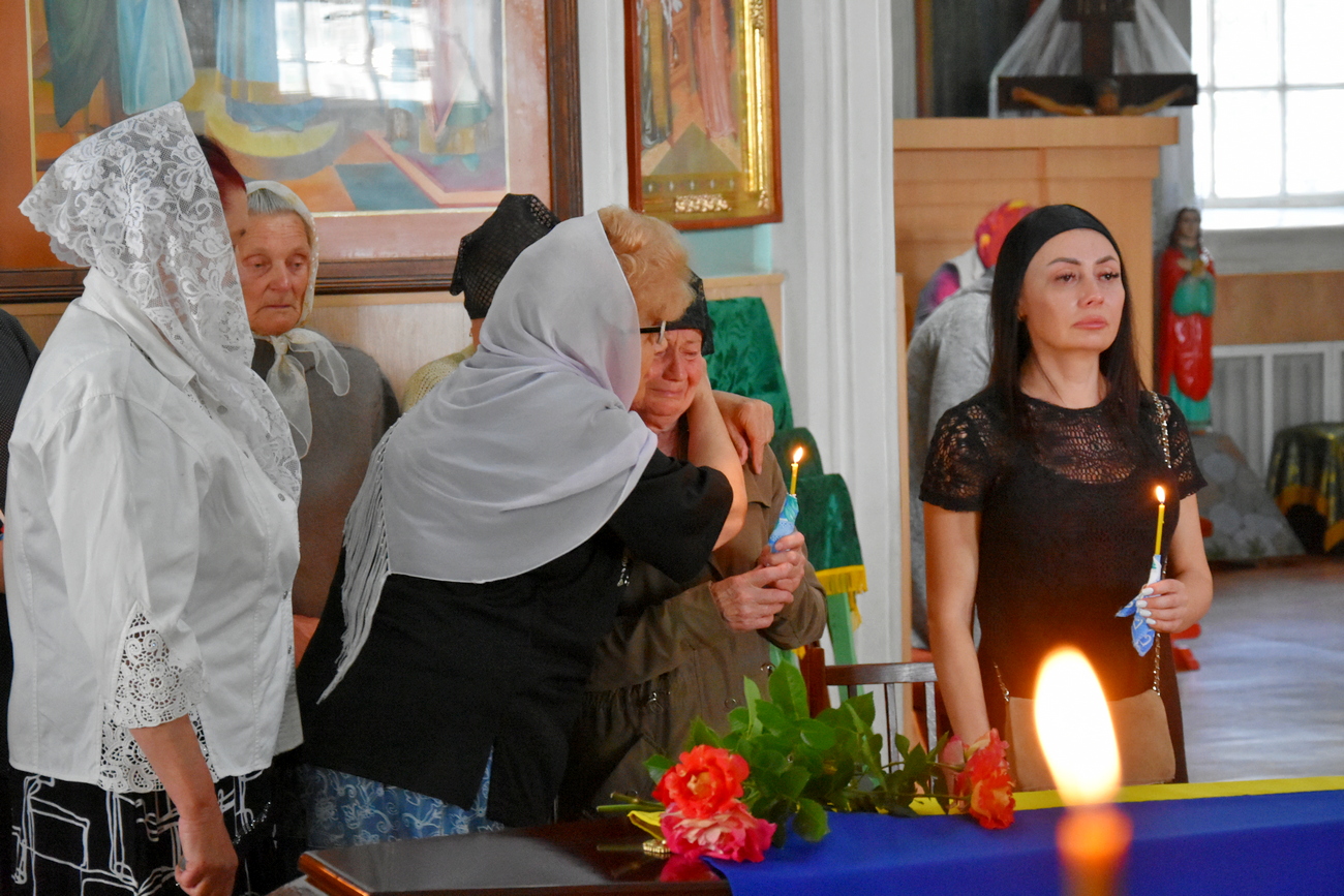 На Чернігівщині поховали пʼятьох загиблих у боях захисників