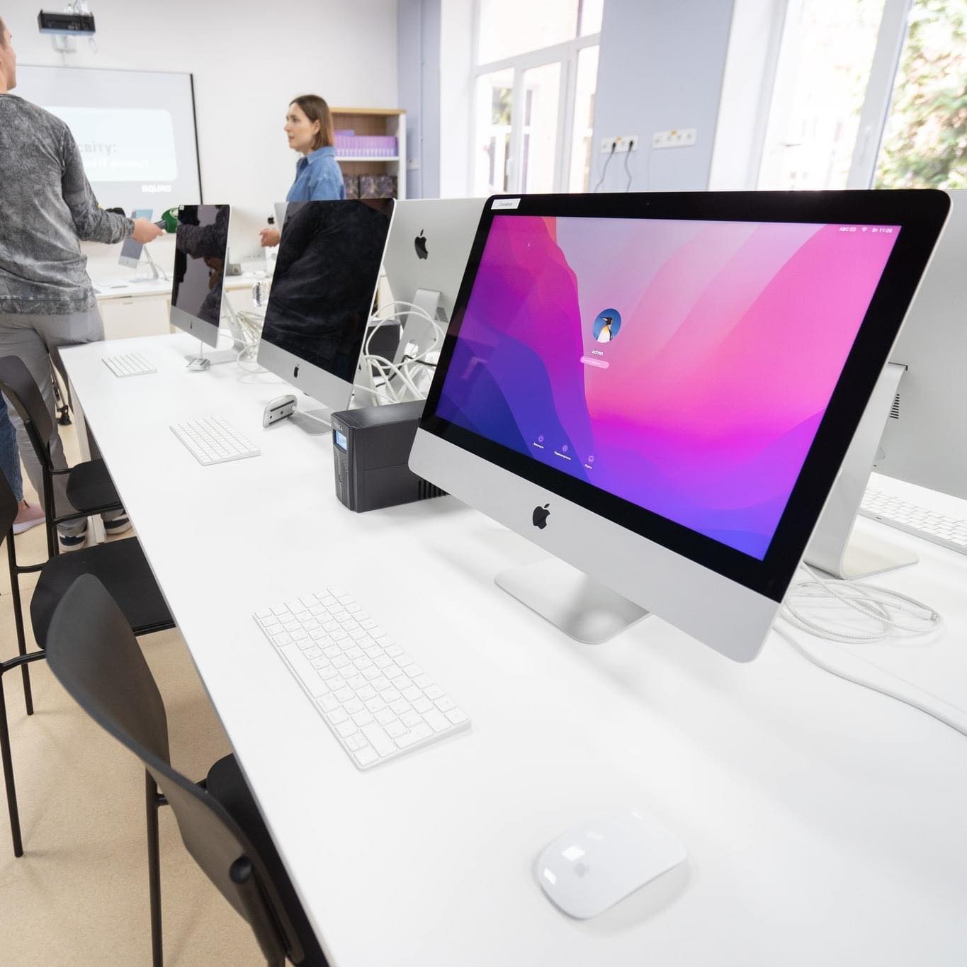 З iMac та новою технікою: відкрився найсучасніший шкільний компʼютерний клас в Чернігові