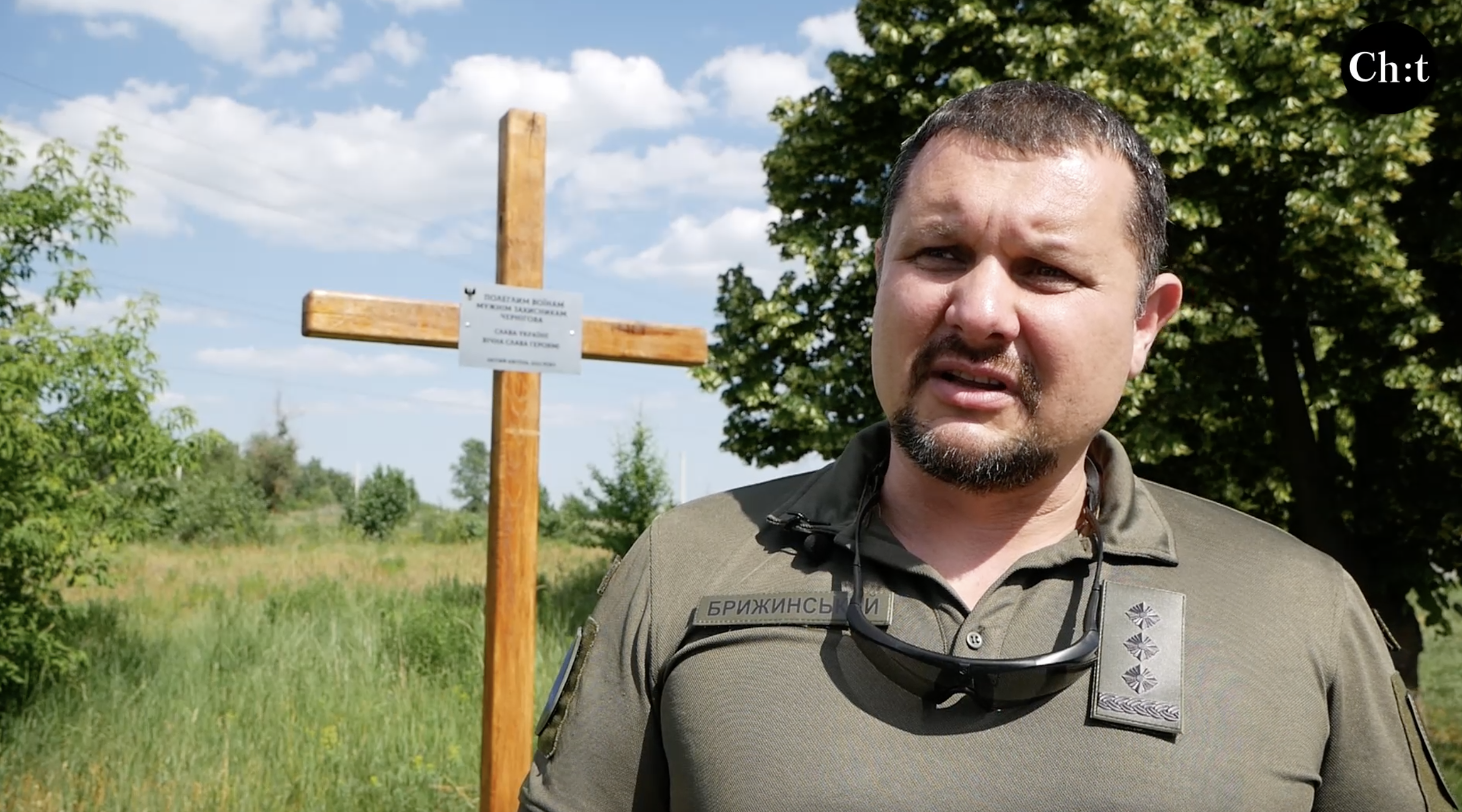 У Чернігові встановили памʼятний хрест на місці загибелі оборонців біля 