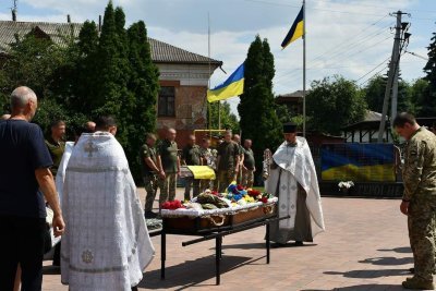 У громадах Чернігівщині поховали сімох загиблих бійців ЗСУ
