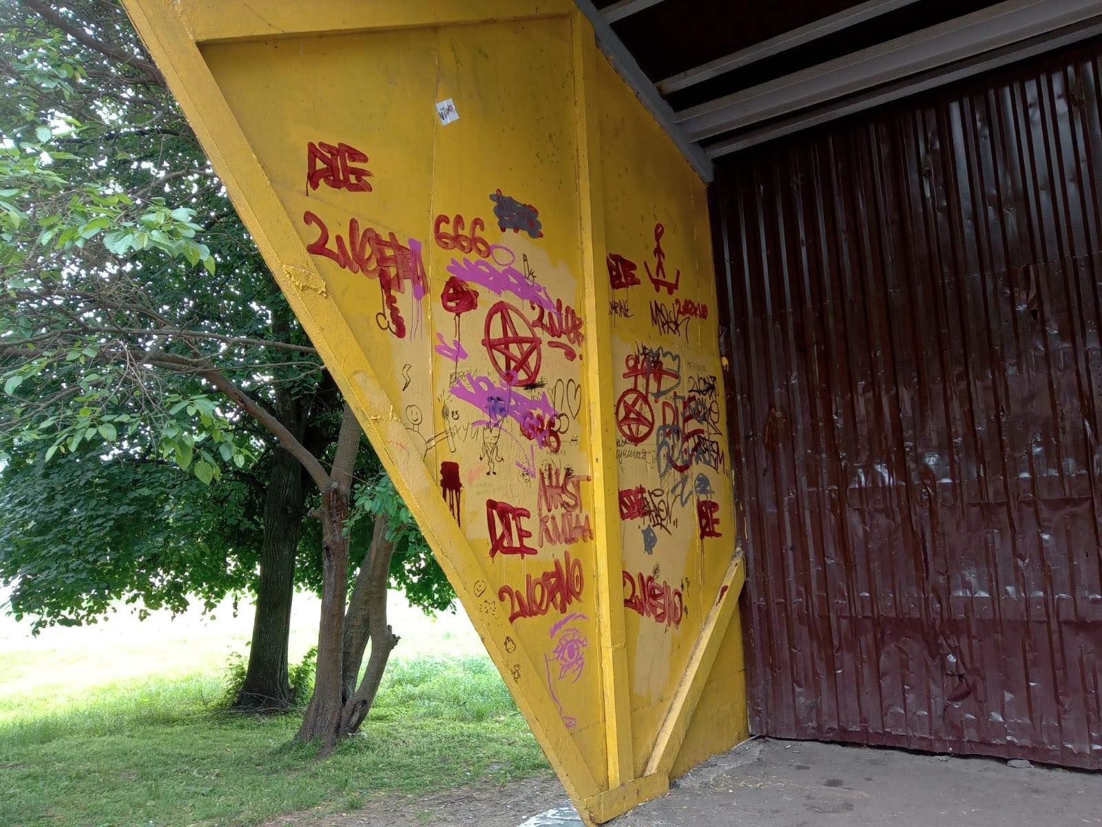 У Ніжині міський скейт-парк перетворили на місце для «наскельного живопису»