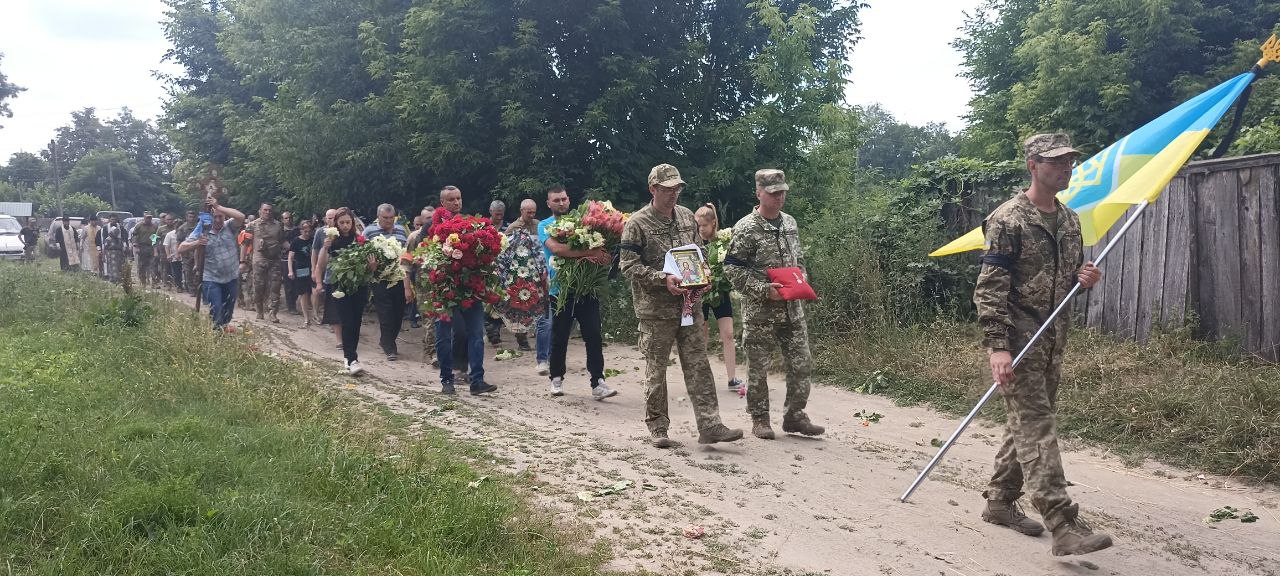 Двох бійців ЗСУ поховали у громадах Чернігівської області