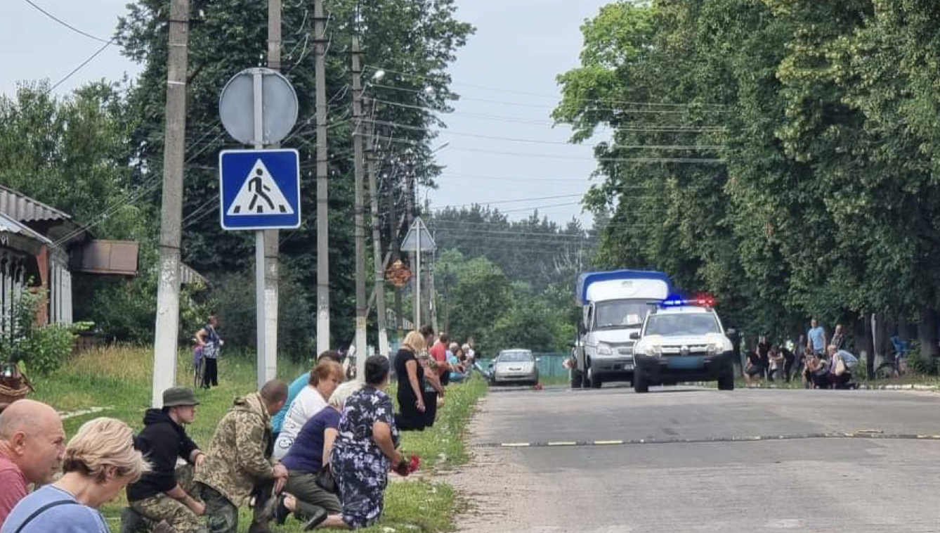 Двох бійців ЗСУ поховали у громадах Чернігівської області