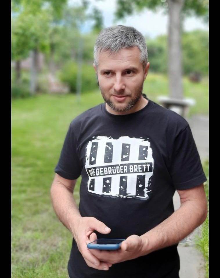 На Масанах пʼяна компанія жорстоко побила автослюсаря і погрожувала йому зброєю