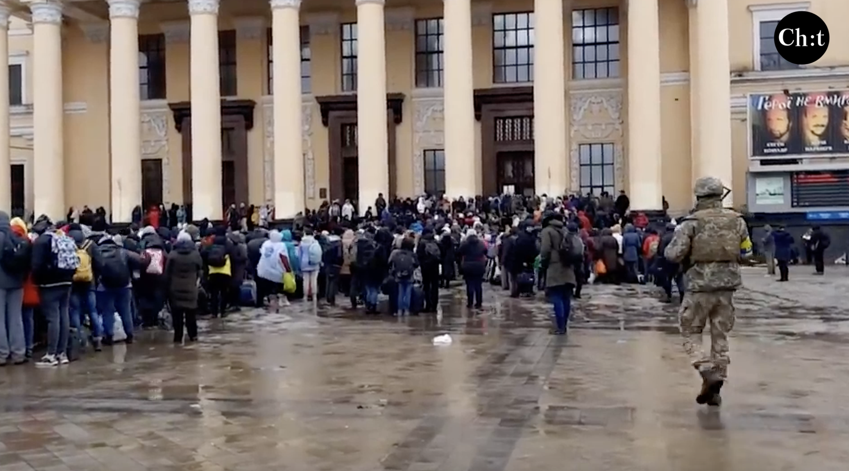 «Можна поїхати за кордон і працювати там, але мені хочеться допомагати Україні», - історія переселенки з Харкова