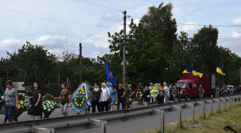 На Чернігівщині поховали двох бійців ЗСУ, які загинули у боях на Запоріжжі