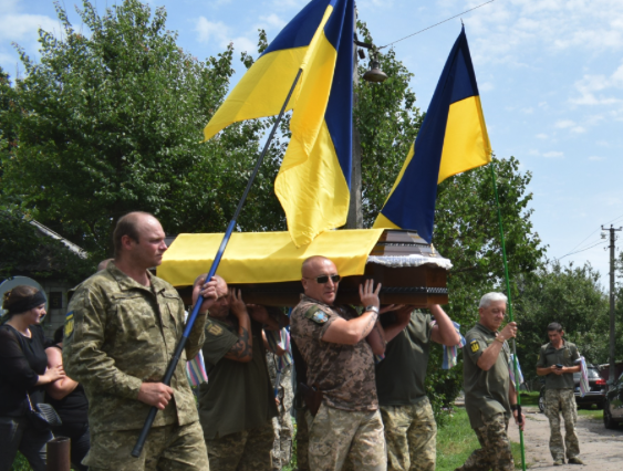 На Чернігівщині поховали двох бійців ЗСУ, які загинули у боях на Запоріжжі