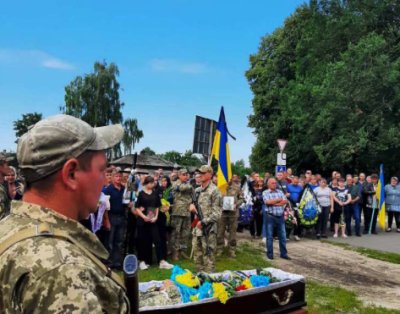 На Корюківщині прощались із трьома загиблими бійцями