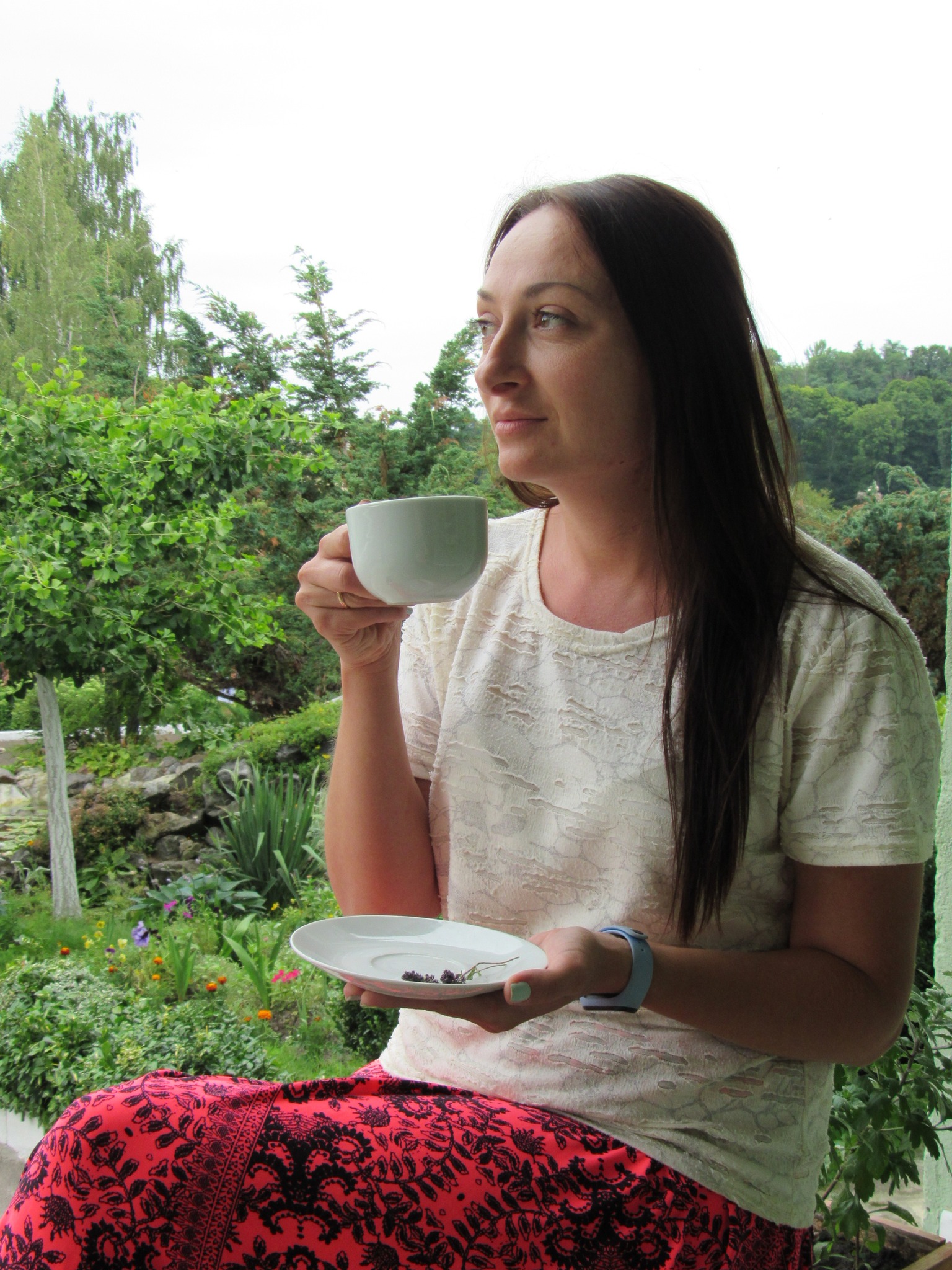 Літо пахне чебрецем: як пити чай із цим зіллям, а кому не можна