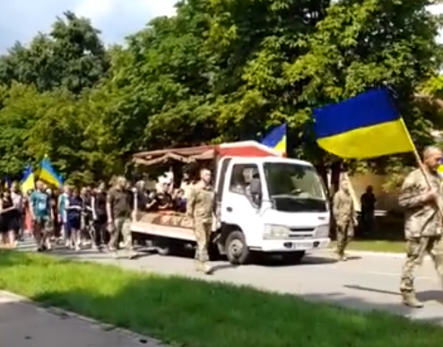 Загинули на Луганщині: у двох громадах прощались із бійцями ЗСУ