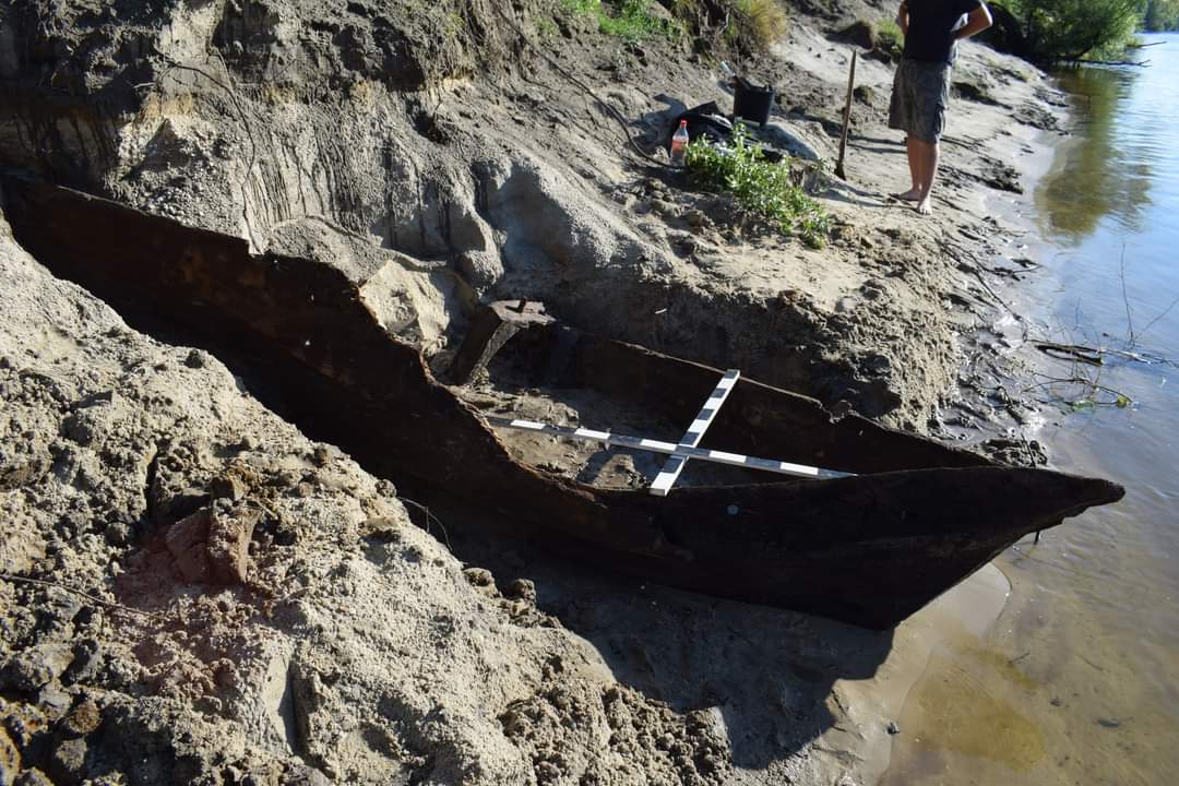 Науковці обстежили довбанку, віднайдену рибалками під Черніговом