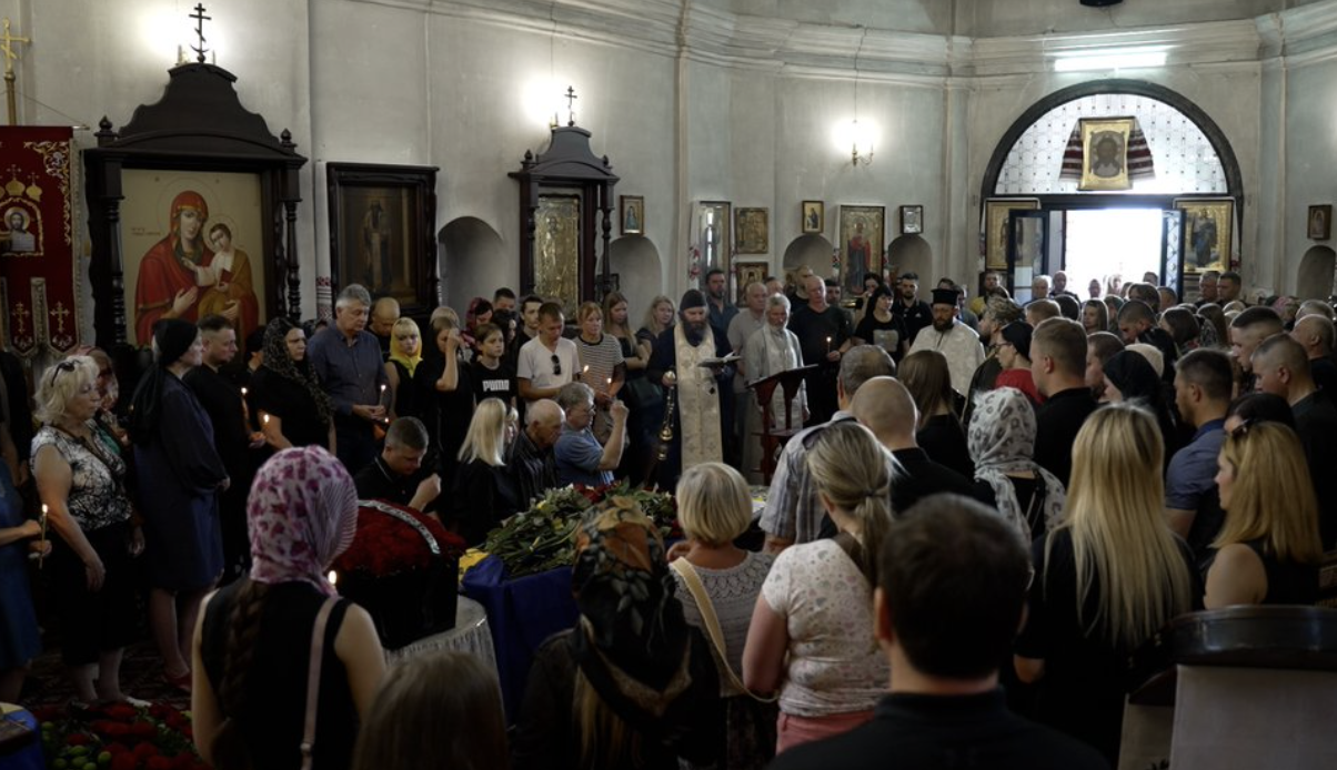 У бліндаж влучив російський снаряд: у Чернігові прощались із загиблим бійцем