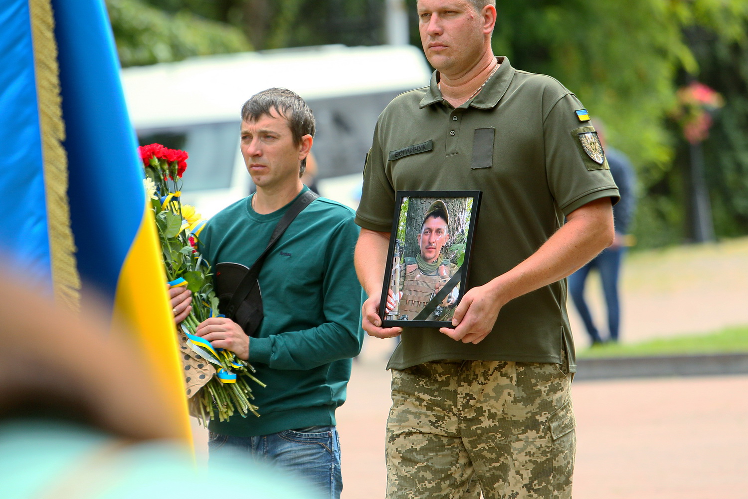 Прощались із бійцями: у Чернігові поховали двох загиблих на війні