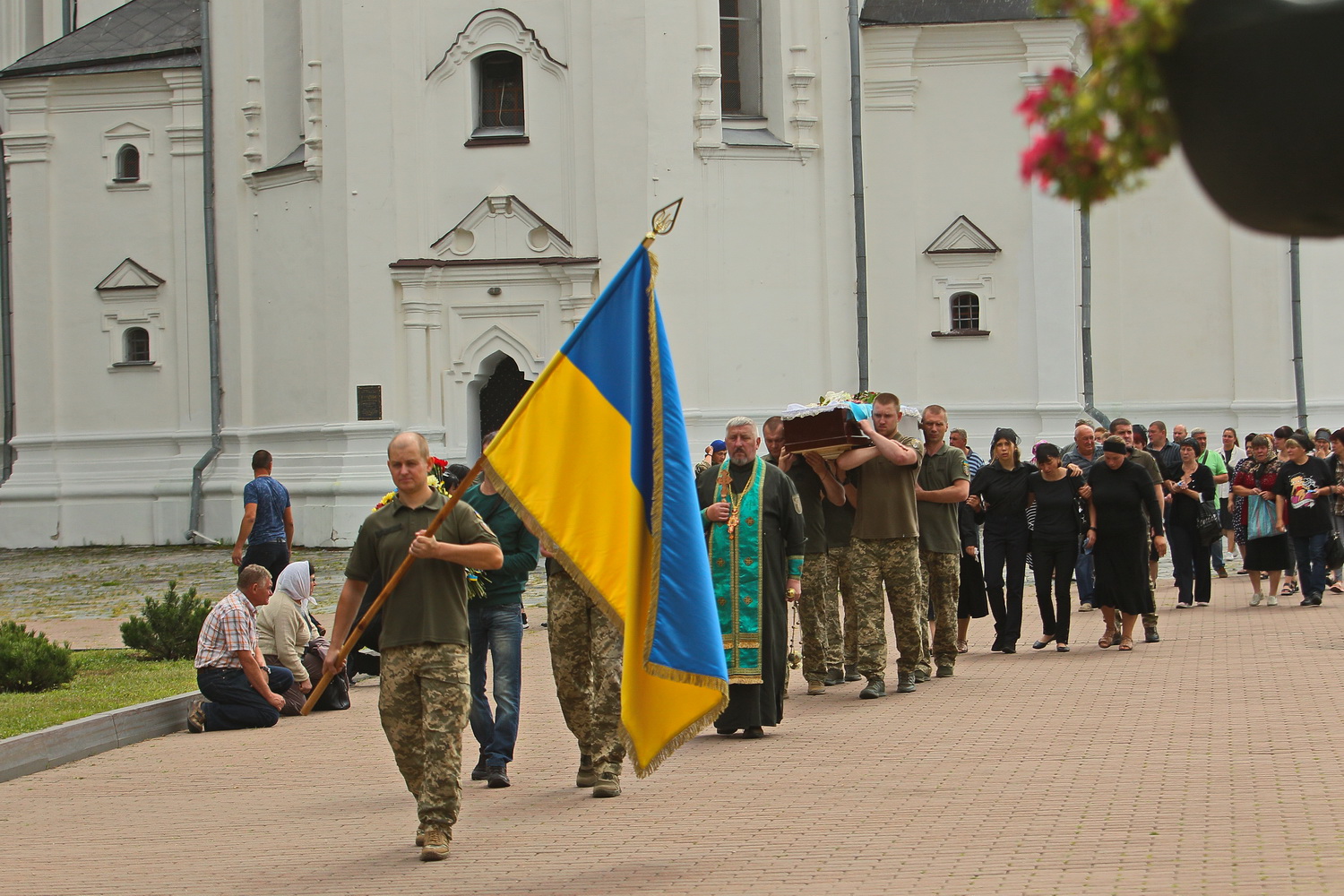 Прощались із бійцями: у Чернігові поховали двох загиблих на війні